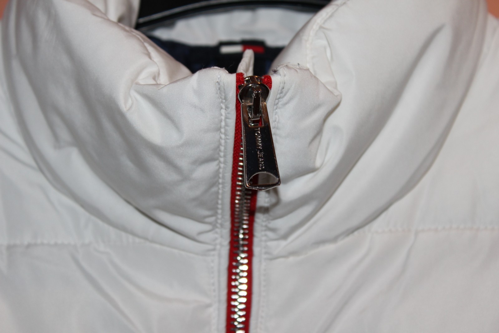 TOMMY HILFIGER SIZE L LADIES SHORT PUFFER JACKET image 5