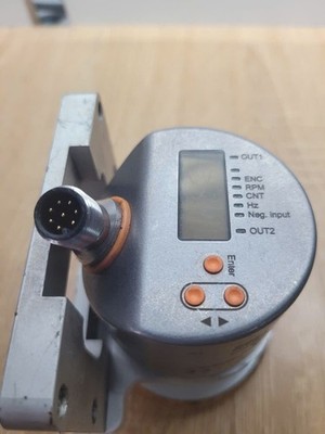 IFM RVP510 Incremental encoder with solid shaft and display