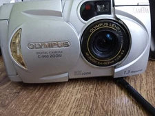 Olympus Camedia C-960 Zoom Digital Camera  1.3MP  Tested