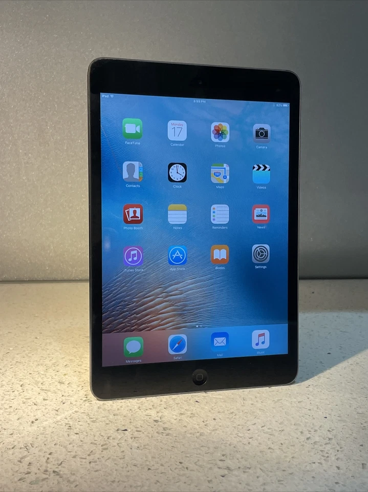 Apple iPad mini A1432. 16GB Wi-Fi 7.9in, Space Grey 👍condition +Shockproof Case - Image 2 of 4