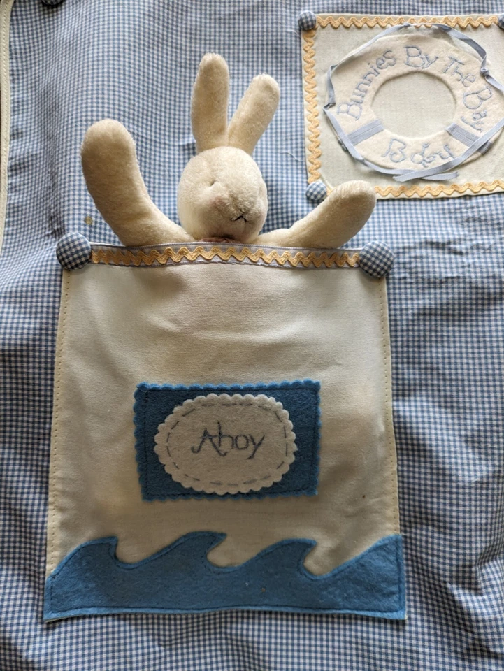 Organizador de bolsillo para cuna Bunnies by the Bay de colección bebé guardería náutica colgante de pared Foto 4 de 4