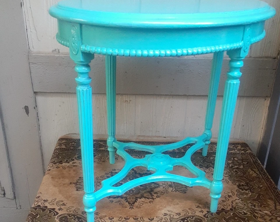 DE COLECCIÓN ERA DE LA DEPRESIÓN NIÑO PEQUEÑO TAMAÑO MUESTRA MESA DE SALÓN TALLADA EN MADERA ORNAMENTADA Foto 2 de 4