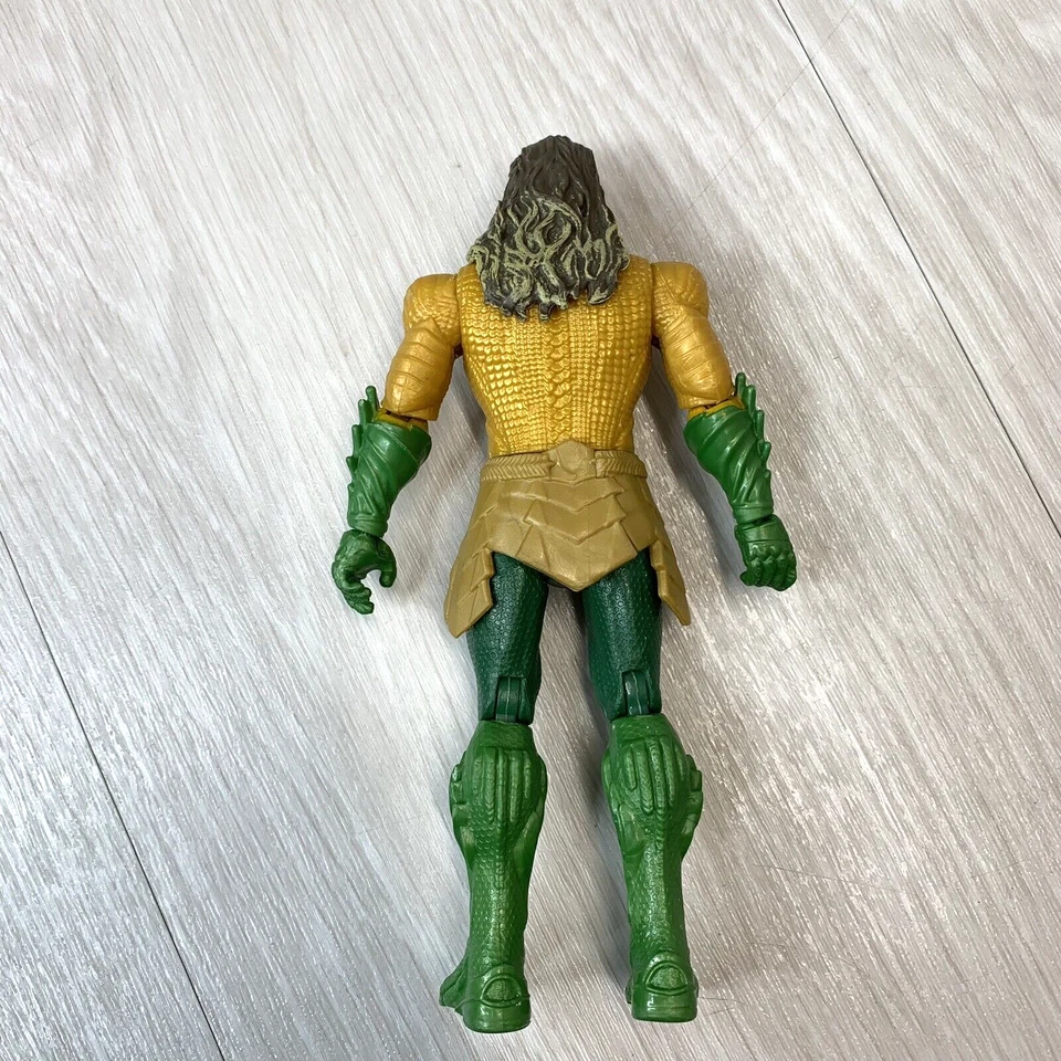 Figura de acción DC Comics Aquaman Trident 6 pulgadas oro verde 2018 Mattel Foto 2 de 4