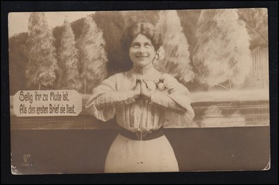 Liebes-AK Woman in happiness - Blessed is she looking forward when she reads the first letter