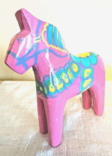 HAND CARVED & PAINTED PINK SWEDISH WOODEN DALA HORSE, 6" tall.   VGUC!
