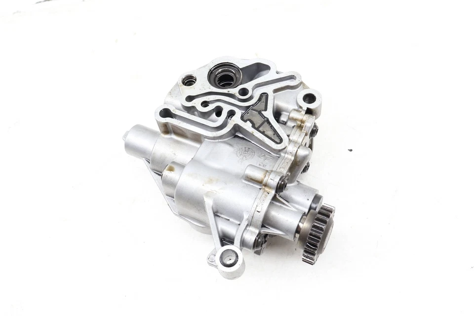 AUDI Q5 8R 2010-2017 - Motor bomba de aceite 06H115105BF Foto 3 de 4