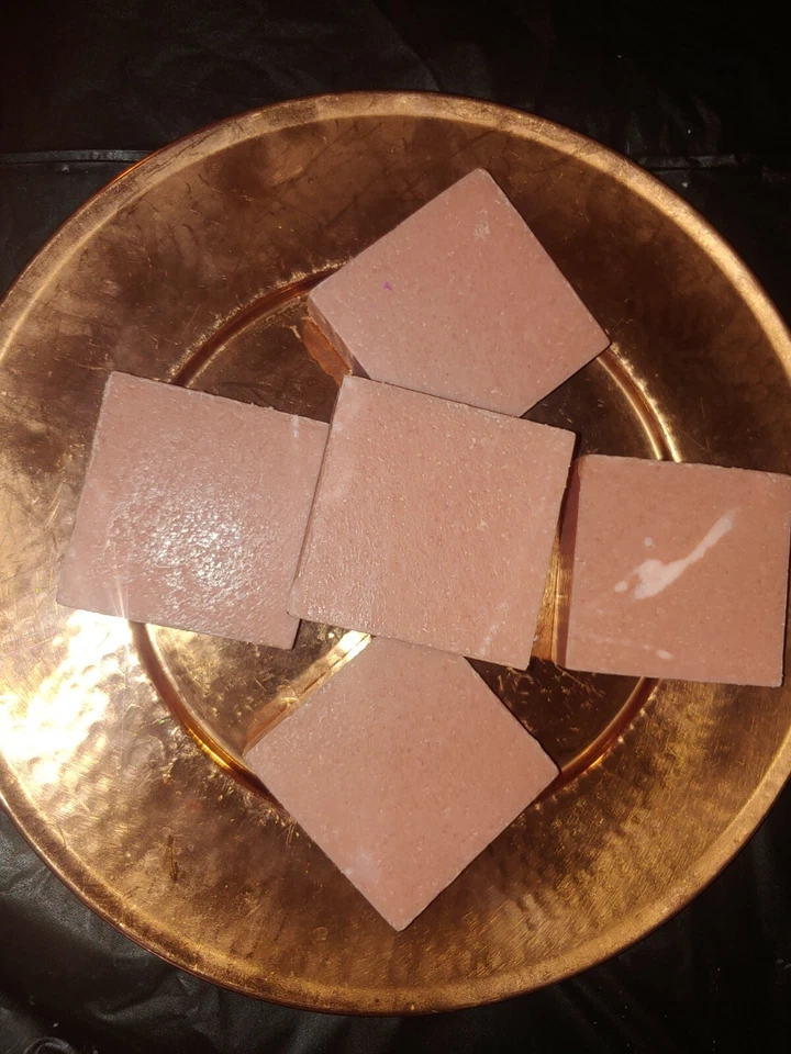 Lote de paquete de jabón liquidación a granel con descuento hecho a mano 2 1/2 libras de barras de jabón.  Foto 2 de 4