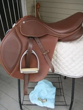 17'' WIDE WINTEC 500 ADJUSTABLE CC JUMP ENGLISH SADDLE w CAIR, LEATHERS & IRONS