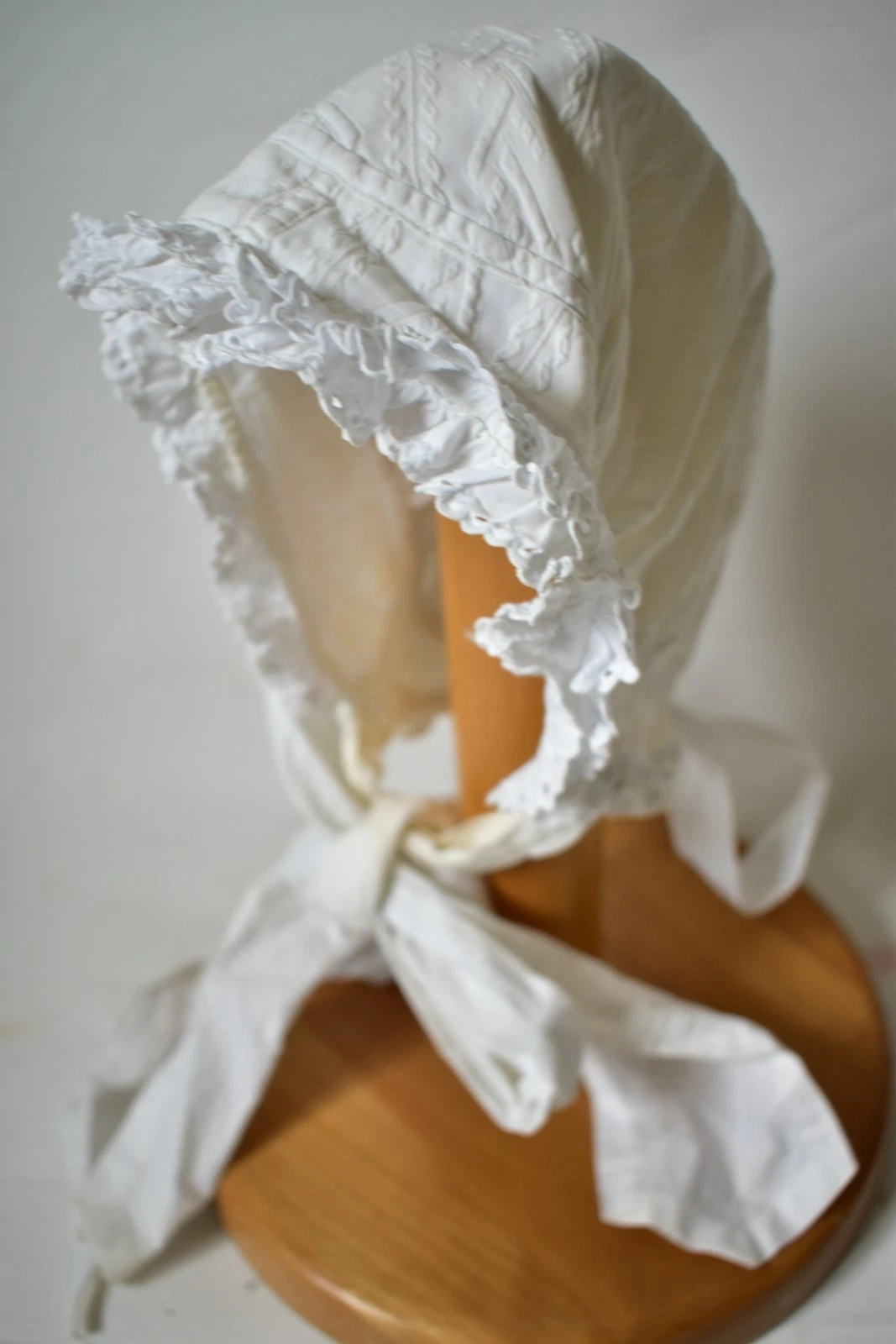 Older Baby bonnet antique white heavy cotton
Opens in a new window or tab