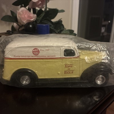 Ertl Collectibles 1938 Chevy Panel Truck Special Edition 1 of 8000 Diecast 1/25