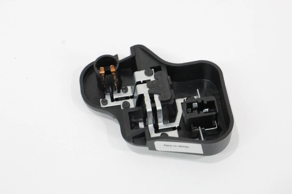 VW Golf 5K Mk6 Rear OS Right Inner Light Cluster Bulb Holder New 5K0945260 - Image 4 of 4