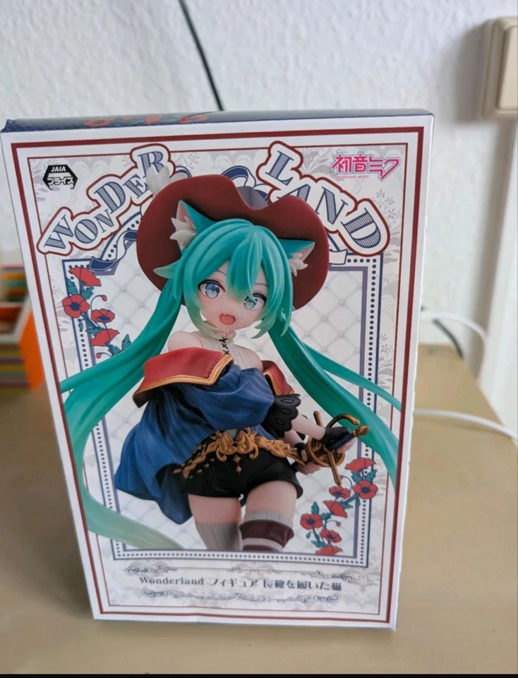 Hatsune Miku Wonderland Anime Figur OVP - Bild 2 von 3