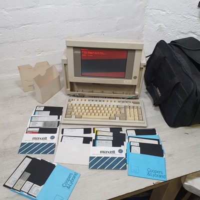 Compaq Portable III 386 Type 2 Computer mit Software, Zubehör und Koffer
