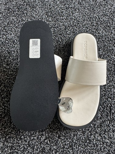 Topshop Jules molten toe piece sandals in off white OFF WHITE SIZE 4 NEW - Picture 2 of 6
