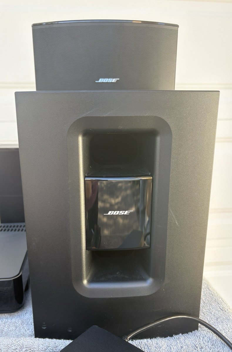 Bose Soundtouch 520 Home Theater System remote brackets cables