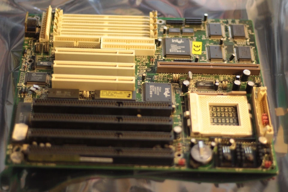 Socket 5 AT motherboard Intel FX chipset PCI ISA EDO working - Image 1 of 4