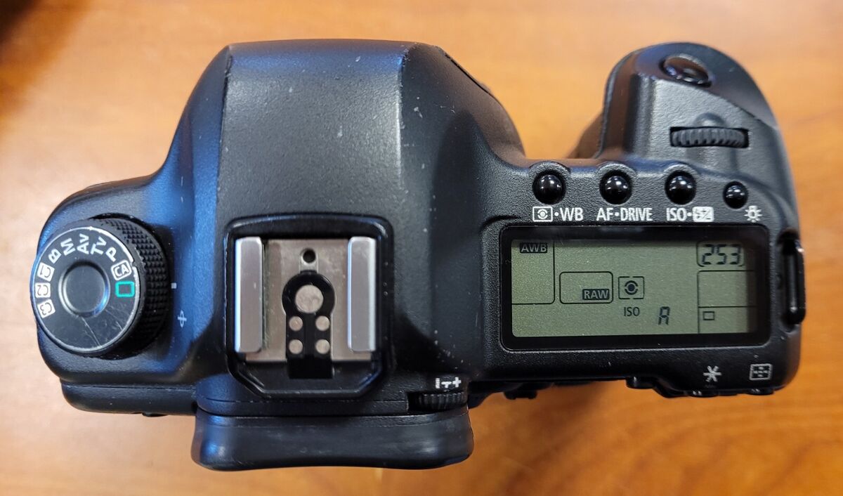 Canon EOS 5d Mark II 21.1 MP, 50 mm Lens, Battery Grip, 8 GB Card, Canon EOS 5d Mark II 21.1 MP, 50 mm Lens, Battery Grip, 8 GB Card,