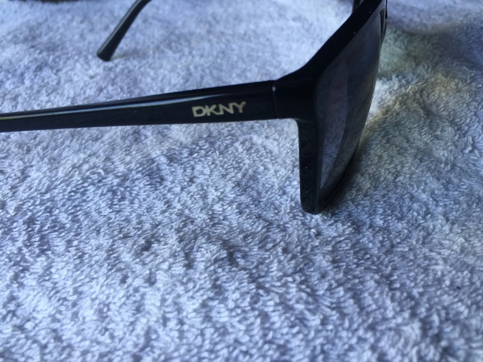 Gafas de sol DKNY DY 4092 auténticas usadas 3001/8G Foto 2 de 4