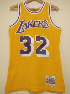 32 los angeles lakers
