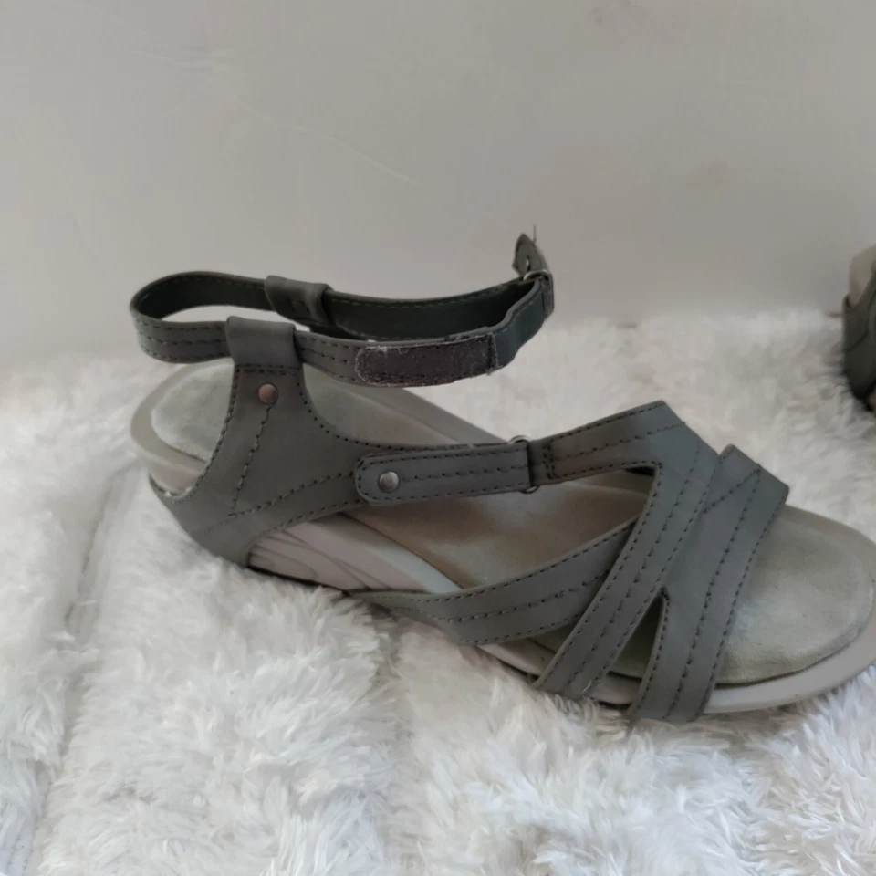 BareTraps Belina Memory Foam Sandals Gray Hook and Loop Sz 8 M - Image 4 of 4