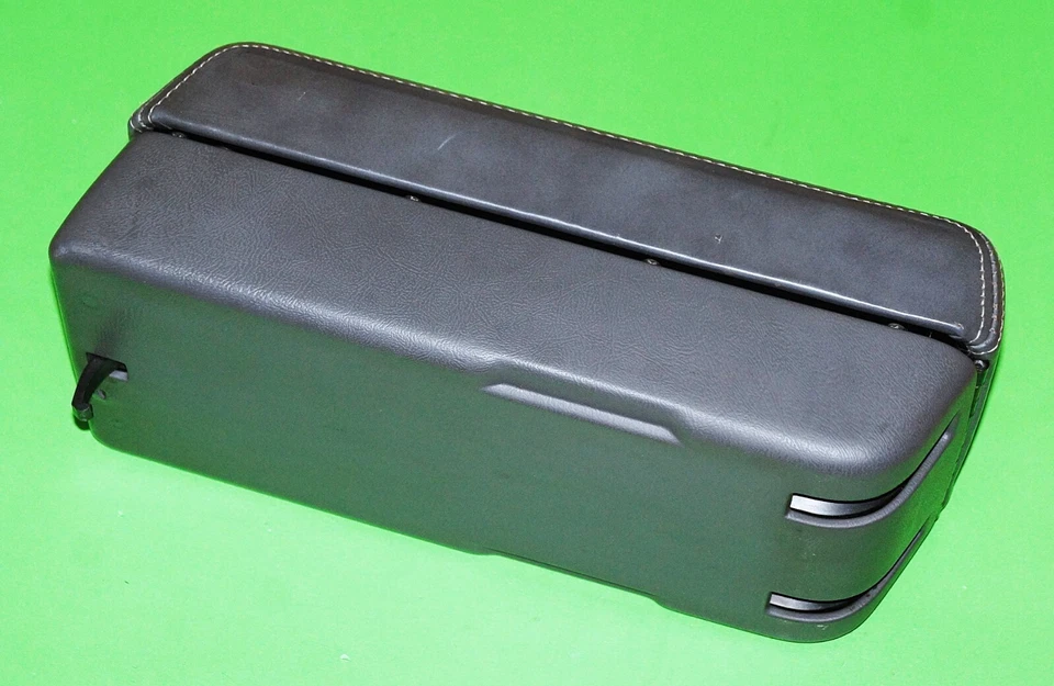 1984-92 LINCOLN MARK VII OEM Center Console Arm Rest Assembly without Cup Holder - Image 3 of 4