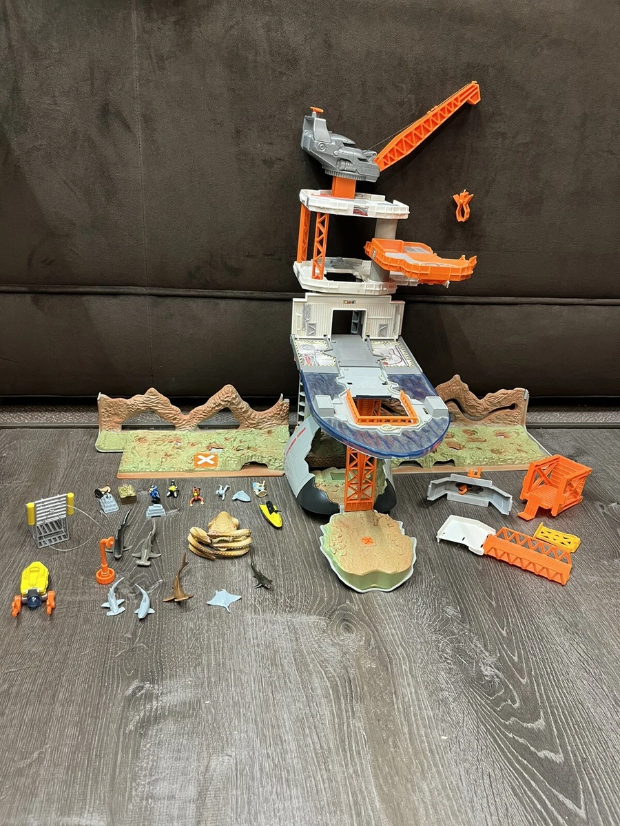 Matchbox Mega Rigs S.S. Explorer Deep Sea Explorer Play Set. Mattel 1998