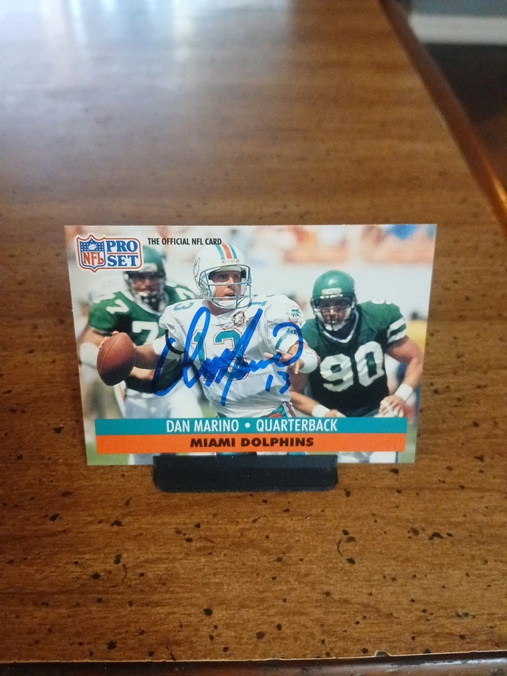 1991 Pro Set - Autographed with No COA Dan Marino #210 Miami Dolphins NFL HOF. - Image 3 of 4