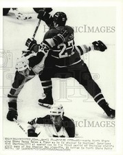 1980 Press Photo Ice hockey action in Bloomington, Minnesota - kfx26765