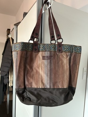George Gina & Lucy Shopper
