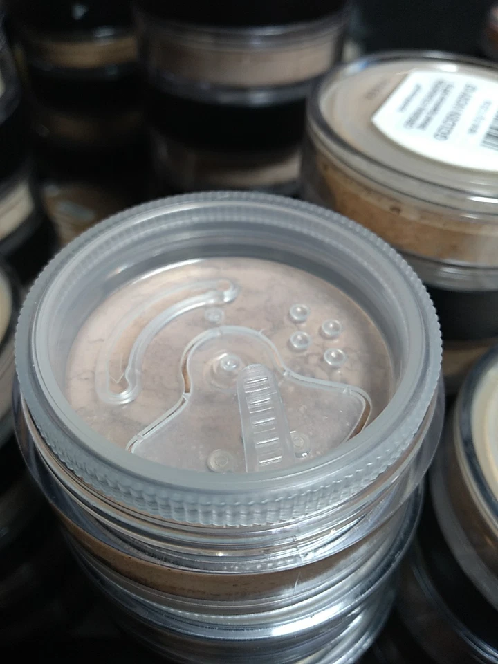 BareMinerals Original Foundation Broad Spectrum SPF 15, GOLDEN DEEP .28 OZ NWOB - Image 4 of 4