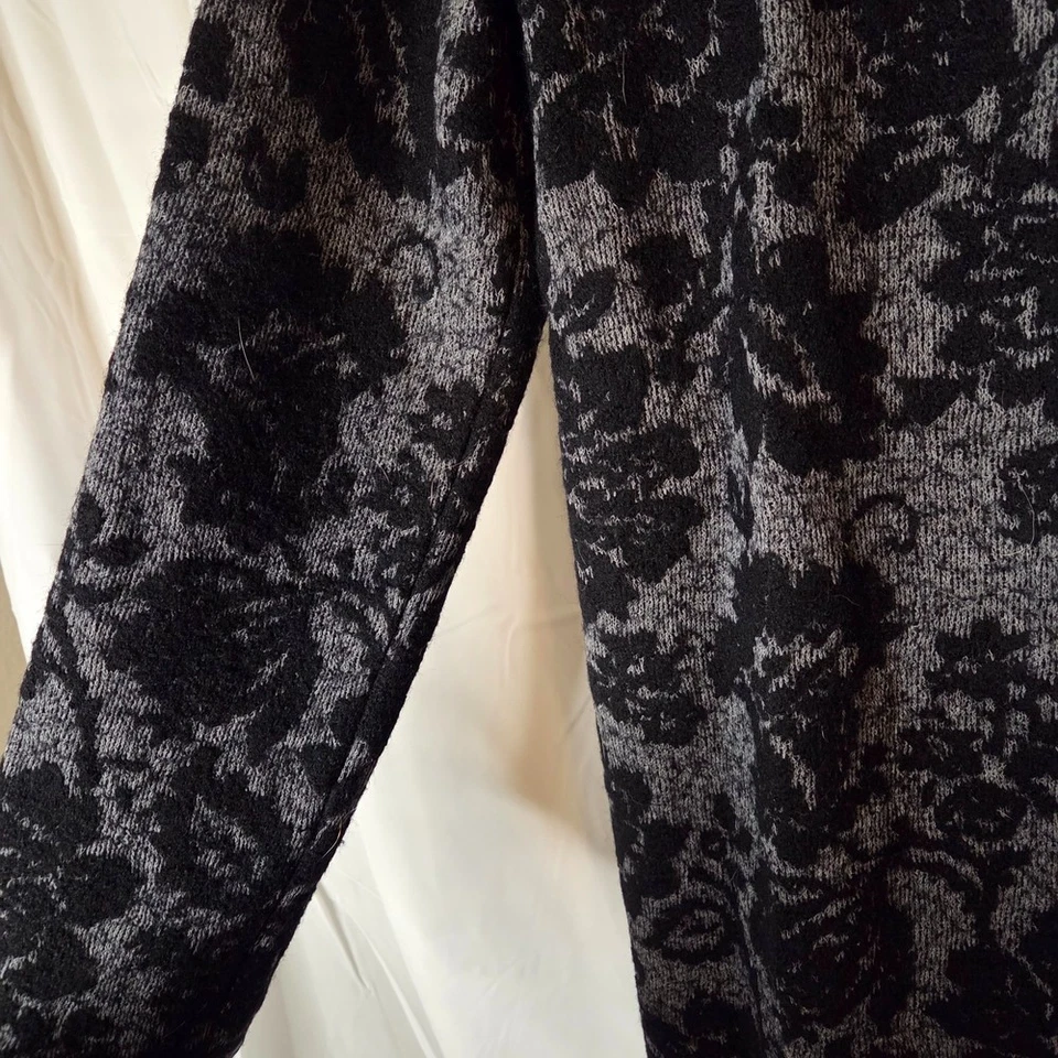 Cynthia Rowley Black and Gray Floral Pea Coat/Cardigan Size M - Image 4 of 4