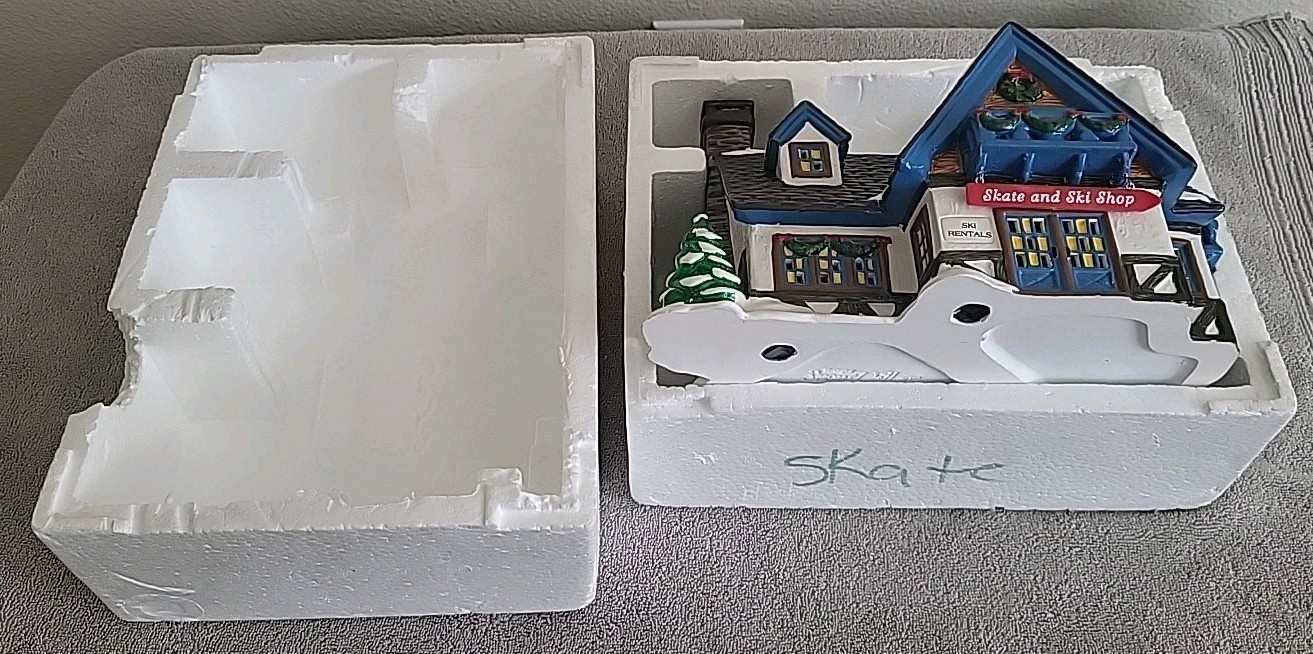 VTG • Dept 56 • Snow Village • Skate & Ski Shop • #5467-4 • 1994 • Exc Cond!