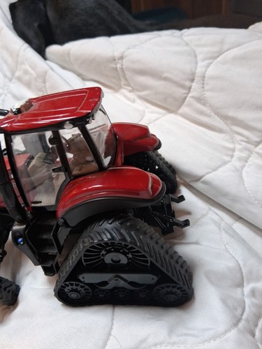 1:32 Case IH Magnum 340 CVT Rowtrac tractor by Ertl stock #14940 - Picture 3 of 9