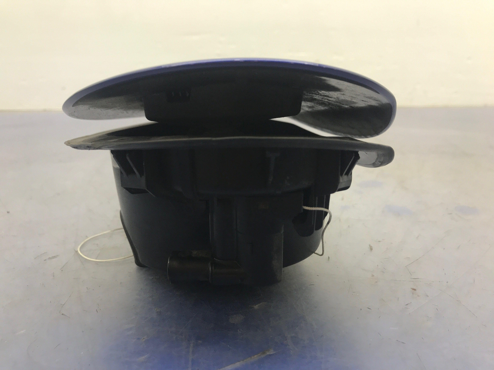 2014 - 2019 MASERATI GHIBLI OEM REAR FUEL TANK DOOR W/ POCKET