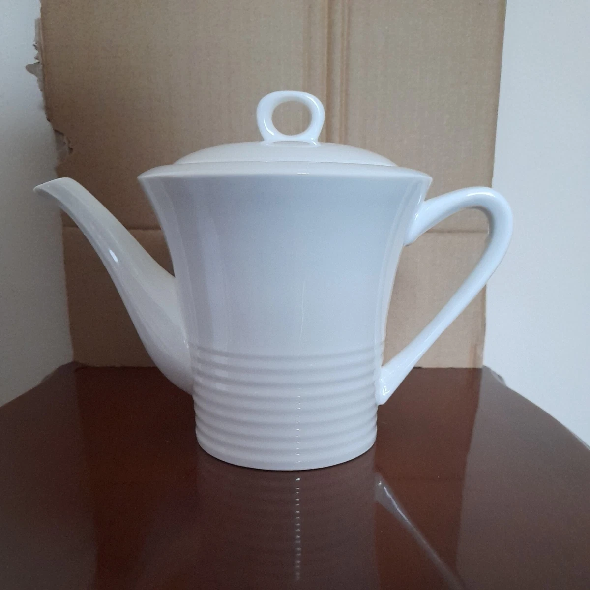 Maxwell & Williams TC Silk Road HV0155 Théière Ronde En Porcelaine Avec Passoire Et Couvercle Dans Une Boîte Cadeau, 500 Ml Rouge