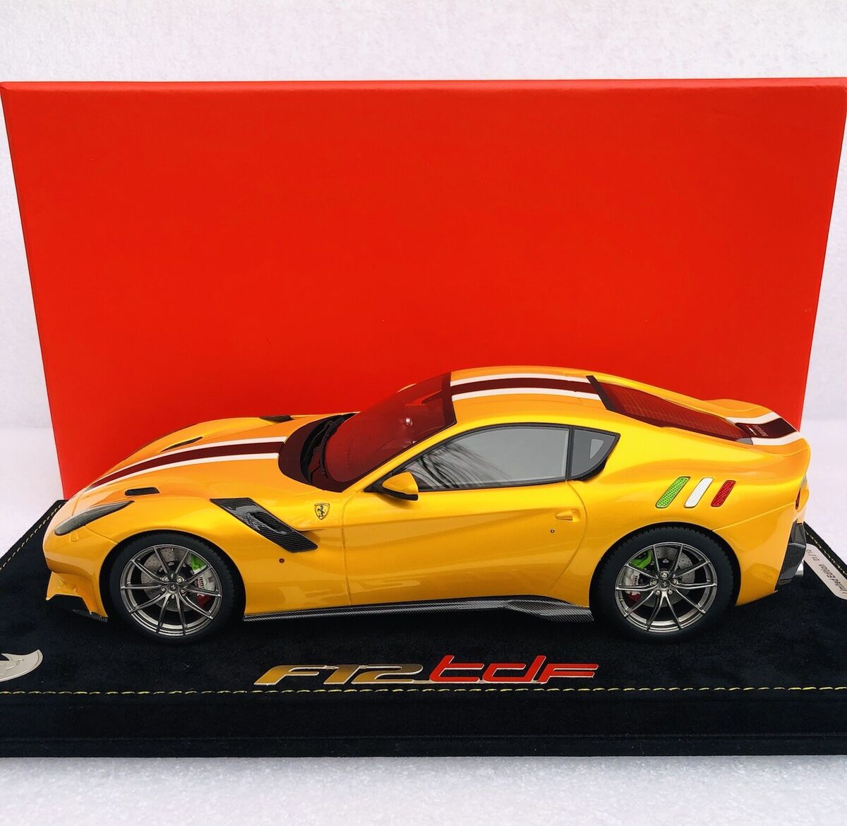 1:18 BBR Ferrari F12 TDF Giallo Tristrato Yellow/black 1:18 BBR Ferrari F12 TDF Giallo Tristrato Yellow/black