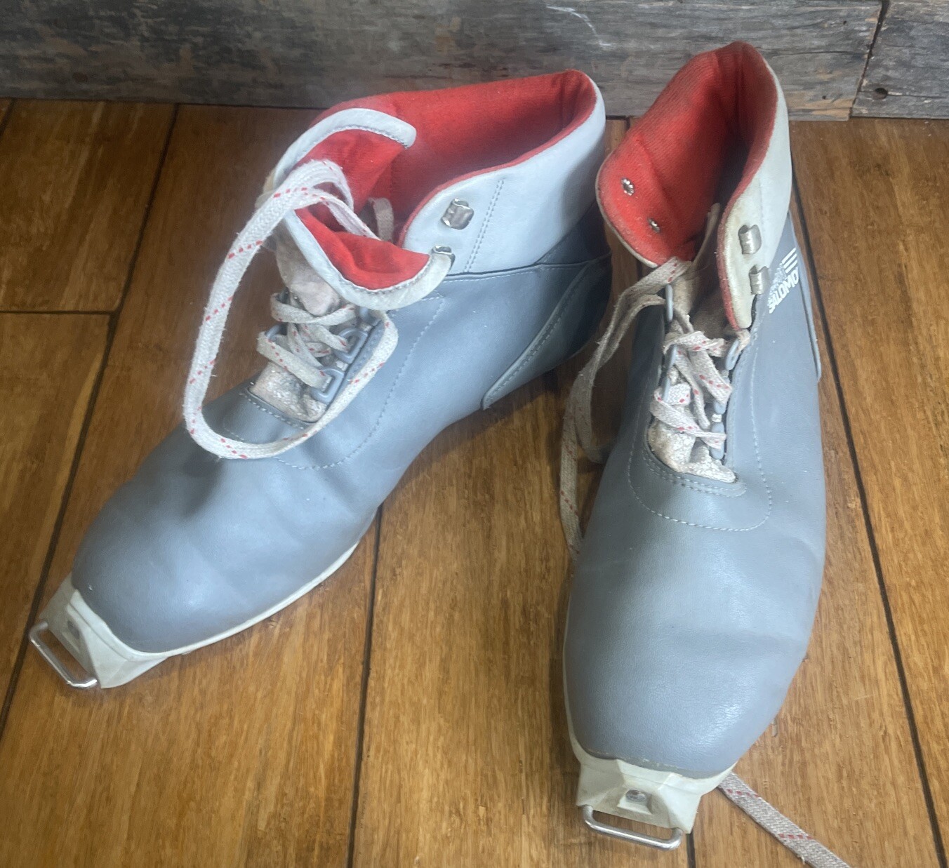 Vintage SALOMON SR301 SNS Cross Country Ski Boots Gray Red EU Size 43