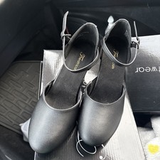 Theatricals Women's T3415 Character Dance Shoes Size 8.5M Black Leather Sole