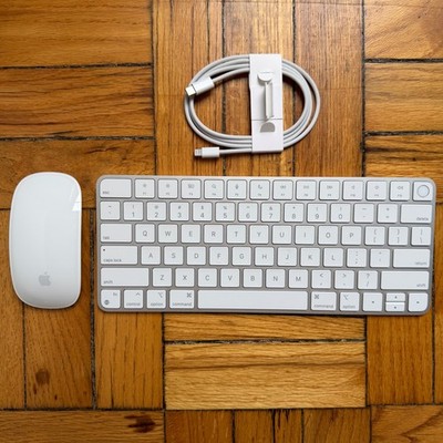 Apple Magic Keyboard A2449 and Mouse A1657 Touch ID USB-C Lightning Cable Bundle