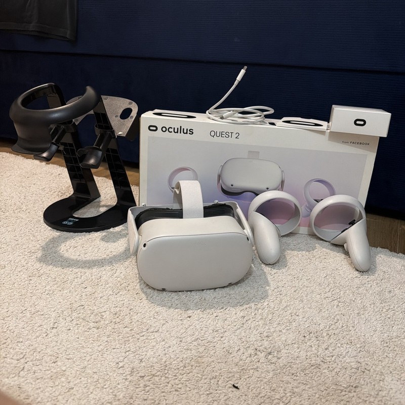 Oculus Meta Quest 2 256gb all-in-one VR Headset with Controllers, boxed, stand
