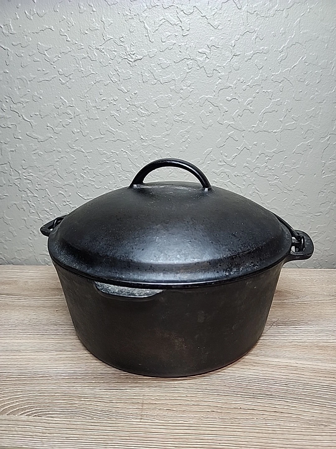 Vintage Wagner (Unmarked) Cast Iron Dutch Oven #8 with Lid Drip Spikes Ridges