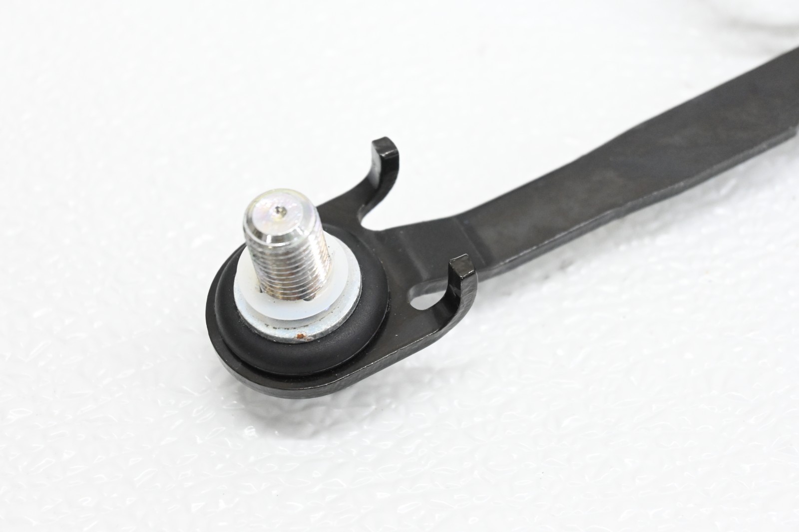 ⭐ 03-12 Maserati Quattroporte Front R or L Seat Belt Latch Receiver Oem