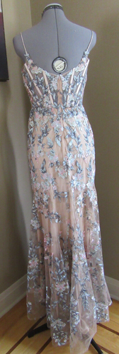 Vestido trompeta Mac Duggal bordado con correa de espagueti talla 4 - Imagen 6 de 8