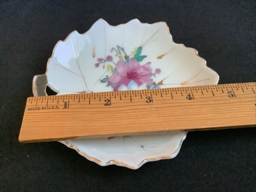 Leaf-Shaped Porcelain Candy/Nut Dish Hand-Decorated Japan w/Gold Trim - 4 3/4" - Picture 3 of 4