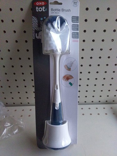 Skimmer Cup Cleaning Brush w/Stand - OXO 4b