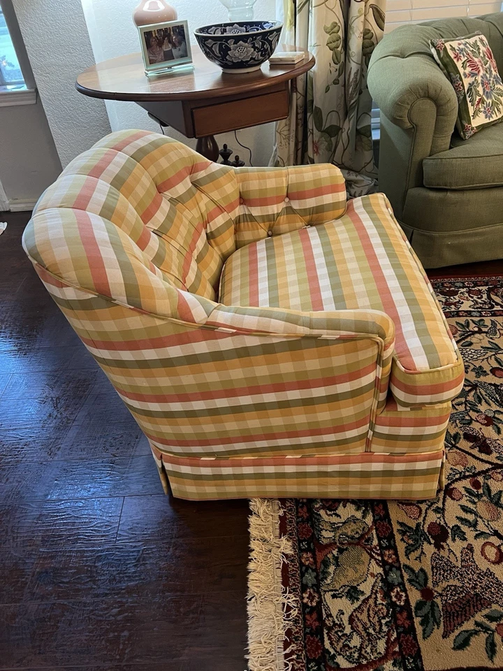 Par de sillas de club de brazo enrollado MCM, EC Foto 2 de 4