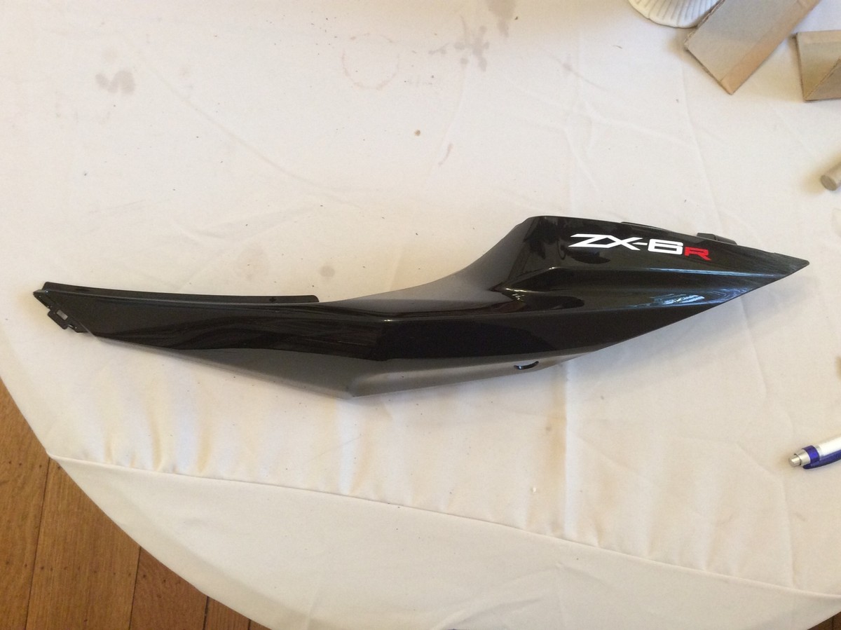 R出品 KAWASAKI ZX6R NINJA LEFT SIDE TAIL FAIRING COWL GLOSS BLACK