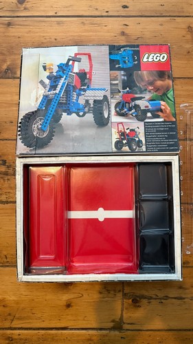 LEGO TECHNIC 857 – Motorbike with Sidecar complete with box from 1979 - Picture 4 of 7