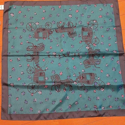 COACH scarf 58cm 22″ square silk Carriage green