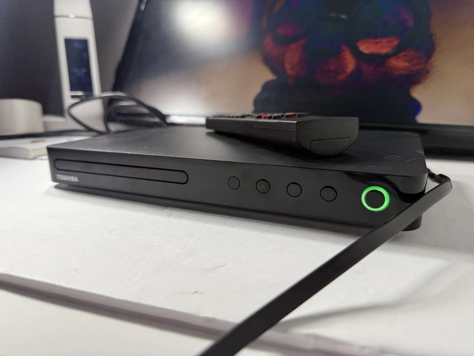 Reproductor de discos Blu-ray y DVD TOSHIBA BDX1100KU BDX2400 HD 1080p HDMI y control remoto Foto 3 de 4